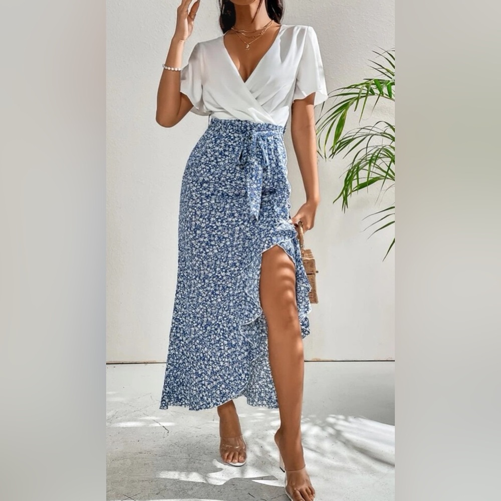 V-neck floral tulip hem tie belt dress.